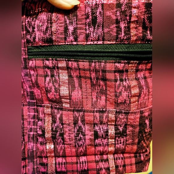 Beautiful Mexican Zippered Floral Embroidered Women's Medium Purse - Picture 5 of 9